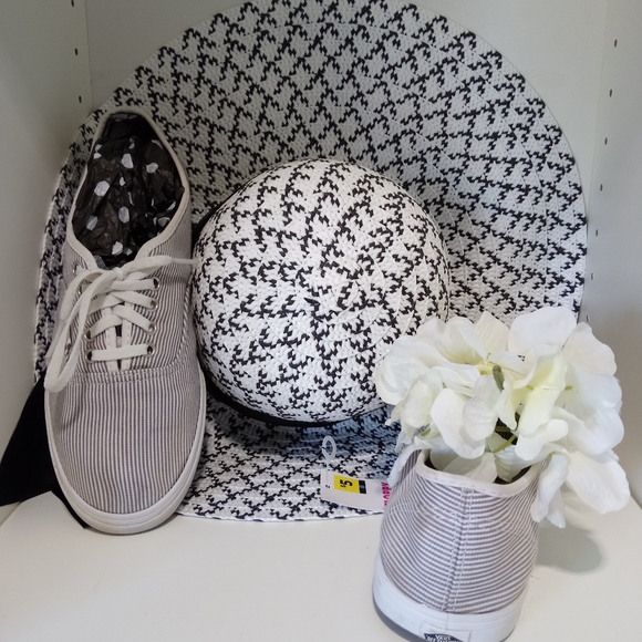 Vans - Classic Pinstripe White Grey Skate Shoes - Women's 10, men's-8.5 - Picture 6 of 6